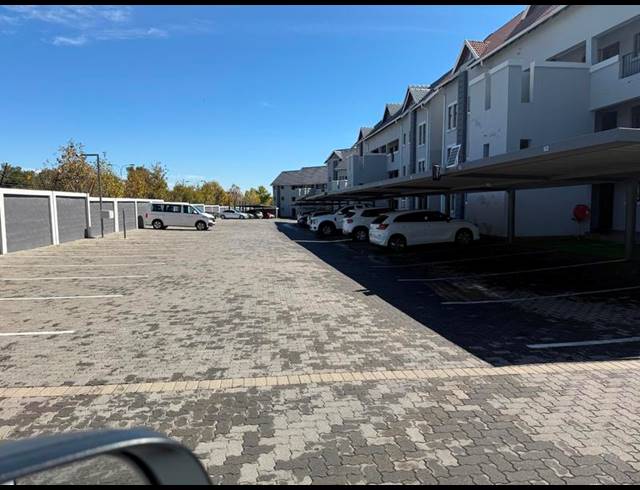 1 BEDROOM APARTMENT FOR SALE IN SUMMERFIELDS ESTATE